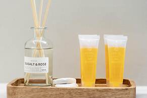 Charming Seaside Apartment Elegant 2BR in Glyfada