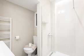 Charming Seaside Apartment Elegant 2BR in Glyfada