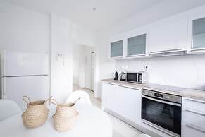 Charming Seaside Apartment Elegant 2BR in Glyfada