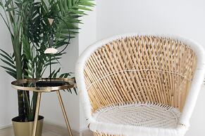 Charming Seaside Apartment Elegant 2BR in Glyfada