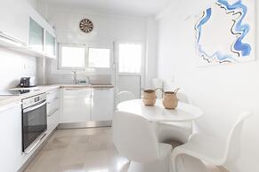 Charming Seaside Apartment Elegant 2BR in Glyfada
