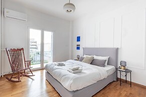 Charming Seaside Apartment Elegant 2BR in Glyfada