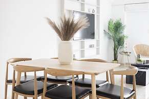 Charming Seaside Apartment Elegant 2BR in Glyfada