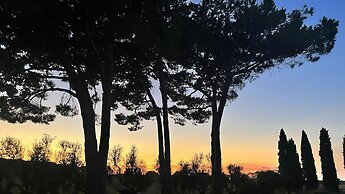 Tuscan Villa 5mins From Beach, Sleeps 8, ev Point