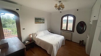 Tuscan Villa 5mins From Beach, Sleeps 8, ev Point