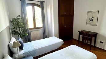 Tuscan Villa 5mins From Beach, Sleeps 8, ev Point