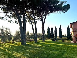 Tuscan Villa 5mins From Beach, Sleeps 8, ev Point