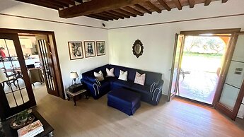 Tuscan Villa 5mins From Beach, Sleeps 8, ev Point