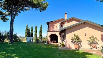 Tuscan Villa 5mins From Beach, Sleeps 8, ev Point