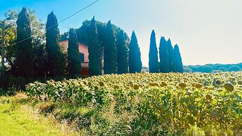 Tuscan Villa 5mins From Beach, Sleeps 8, ev Point