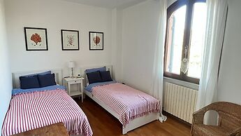 Tuscan Villa 5mins From Beach, Sleeps 8, ev Point