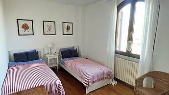 Tuscan Villa 5mins From Beach, Sleeps 8, ev Point