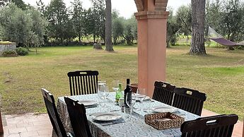 Tuscan Villa 5mins From Beach, Sleeps 8, ev Point
