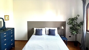 Tuscan Villa 5mins From Beach, Sleeps 8, ev Point