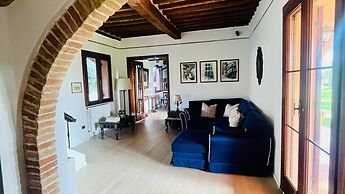 Tuscan Villa 5mins From Beach, Sleeps 8, ev Point