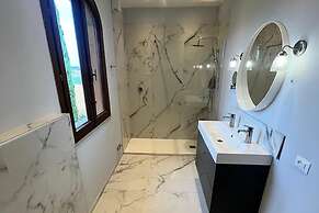 Tuscan Villa 5mins From Beach, Sleeps 8, ev Point