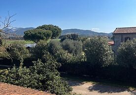 Tuscan Villa 5mins From Beach, Sleeps 8, ev Point