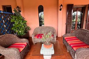 Tuscan Villa 5mins From Beach, Sleeps 8, ev Point