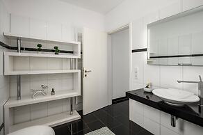 Euphoria Seaview Residences with Shared Pool by Konnect