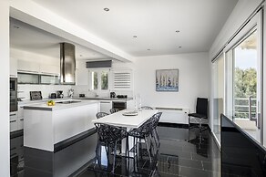 Euphoria Seaview Residences with Shared Pool by Konnect