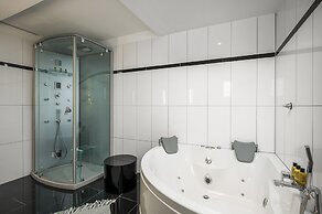 Euphoria Seaview Residences with Shared Pool by Konnect