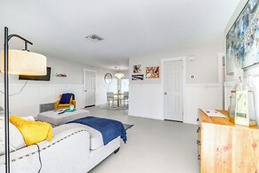 Crystal River Home: 2 Mi to Three Sisters Springs!