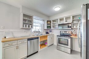 Crystal River Home: 2 Mi to Three Sisters Springs!