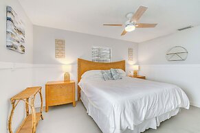 Crystal River Home: 2 Mi to Three Sisters Springs!