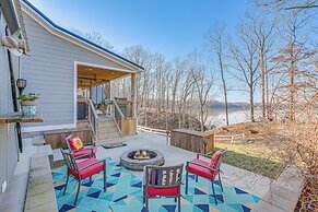 Scottsville Cottage: Fire Pit & All-year Lake View
