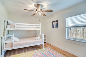 Idyllic Tampa Home w/ Private Pool: 11 Mi to Beach