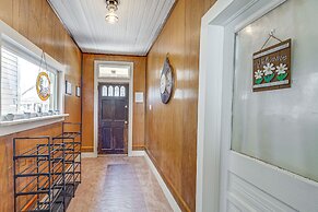 Close to Casinos + Trails: Historic Victor Cottage