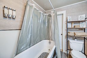 Close to Casinos + Trails: Historic Victor Cottage