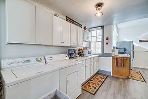 Close to Casinos + Trails: Historic Victor Cottage