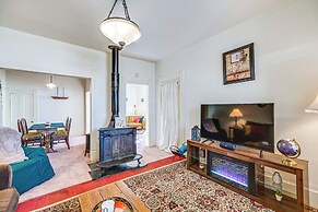 Close to Casinos + Trails: Historic Victor Cottage