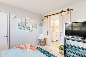 Port Charlotte Paradise w/ Private Outdoor Oasis!