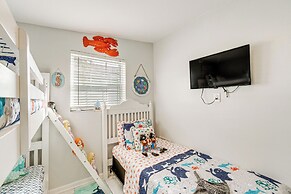 Port Charlotte Paradise w/ Private Outdoor Oasis!