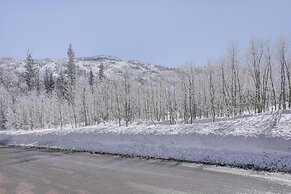 Comfy Brian Head Vacation Rental w/ Pool Access