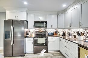 Palm Coast Home w/ Screened Patio, 3 Mi to Beach!