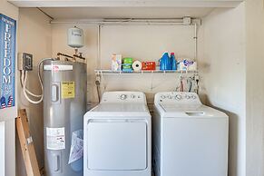 Palm Coast Home w/ Screened Patio, 3 Mi to Beach!