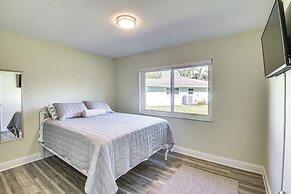 Palm Coast Home w/ Screened Patio, 3 Mi to Beach!