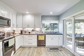 Palm Coast Home w/ Screened Patio, 3 Mi to Beach!