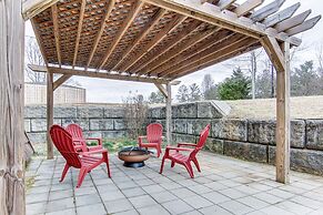 Dog-friendly Mills River Townhome: Fire Pit, Yard!
