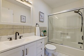 Niantic Duplex w/ Deck < 1 Mi to Beach + Boardwalk