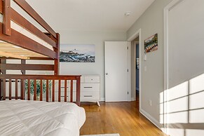 Niantic Duplex w/ Deck < 1 Mi to Beach + Boardwalk