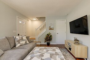 Niantic Duplex w/ Deck < 1 Mi to Beach + Boardwalk