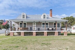 Virginia Retreat w/ Porch & Grill, Near Beaches!