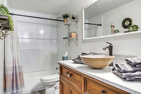 Central Cedar City Apartment: Walk to Suu!