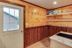 Houtzdale Home w/ Shuffleboard & Pickleball!