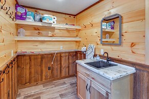 Houtzdale Home w/ Shuffleboard & Pickleball!