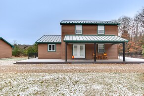 Houtzdale Home w/ Shuffleboard & Pickleball!